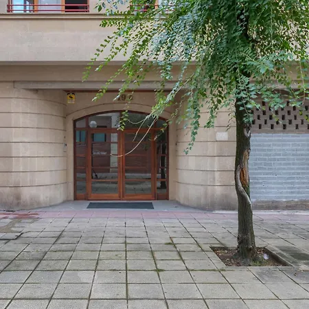 Vt , Acogedora En Barrio Tranquilo Con Garaje Apartment