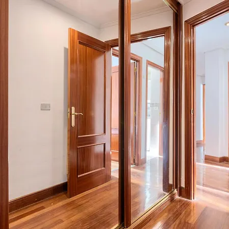 Vt , Acogedora En Barrio Tranquilo Con Garaje Apartment