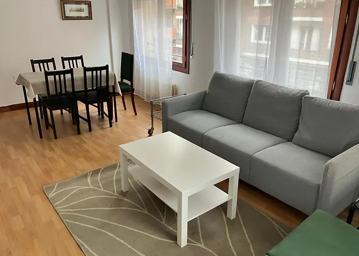 Vt , Acogedora En Barrio Tranquilo Con Garaje 아파트