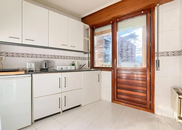 Vt , Acogedora En Barrio Tranquilo Con Garaje בילבאו